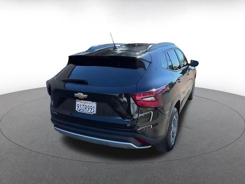 Used 2025 Chevrolet Trax LT FWD image 14