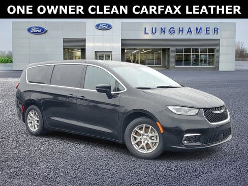 Used 2025 Chrysler Pacifica Select image 1