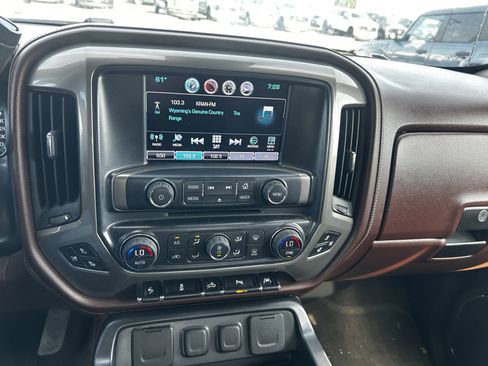 Used 2016 Chevrolet Silverado 1500 High Country w/ High Country Premium Package AWD/4WD image 15