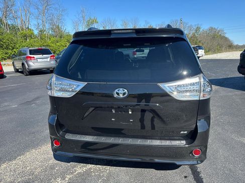 Used 2012 Toyota Sienna SE image 4