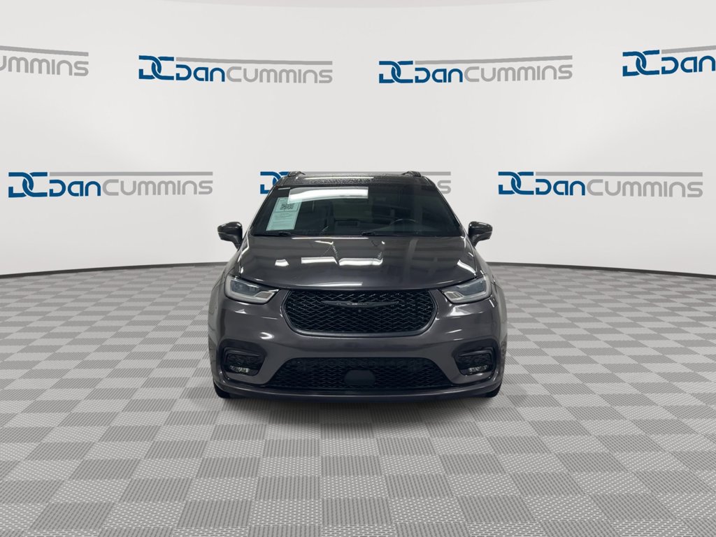 Used 2021 Chrysler Pacifica Touring-L w/ Premium & Safety Sphere Group FWD image 3
