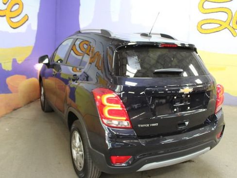Used 2022 Chevrolet Trax LT w/ LT Convenience Package AWD/4WD image 6