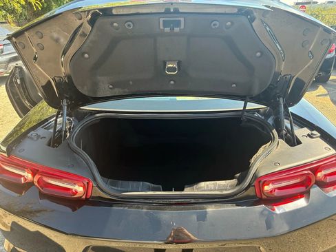 Used 2020 Chevrolet Camaro LT image 9