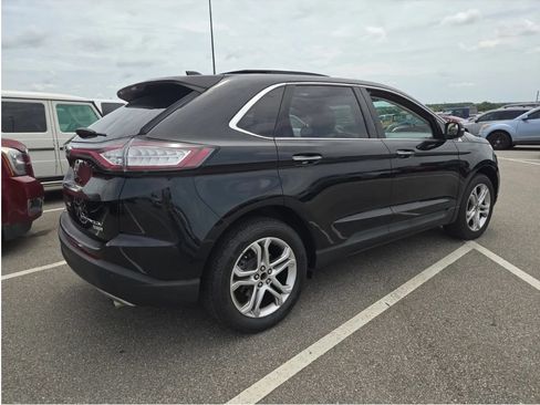 Used 2017 Ford Edge Titanium w/ Equipment Group 301A FWD image 4