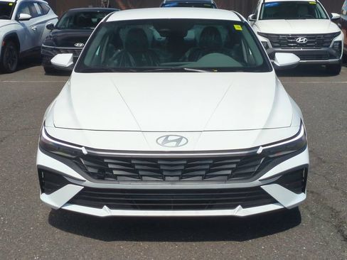 Certified 2026 Hyundai Elantra SE FWD image 8