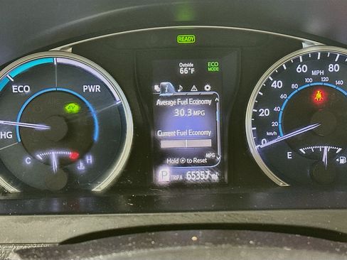 Used 2017 Toyota Camry XLE w/ Moonroof Package FWD image 19