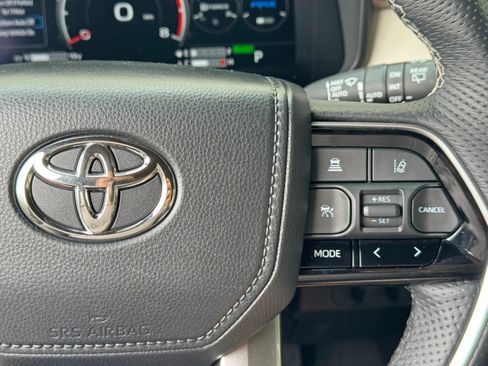 Used 2023 Toyota Sequoia Capstone AWD/4WD image 24