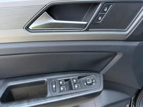 Used 2018 Volkswagen Atlas SE image 33