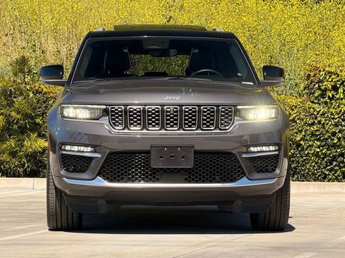 Used 2023 Jeep Grand Cherokee Summit w/ Luxury Tech Group V image 4