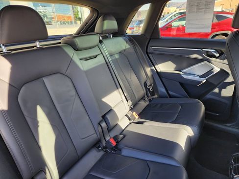 Used 2025 Audi Q3 2.0T Premium image 16