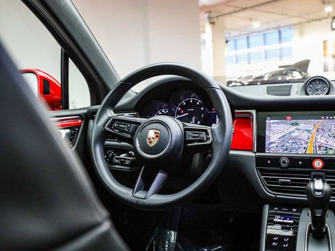 Certified 2025 Porsche Macan image 19