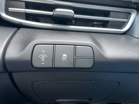 Used 2025 Hyundai Elantra SEL FWD image 38