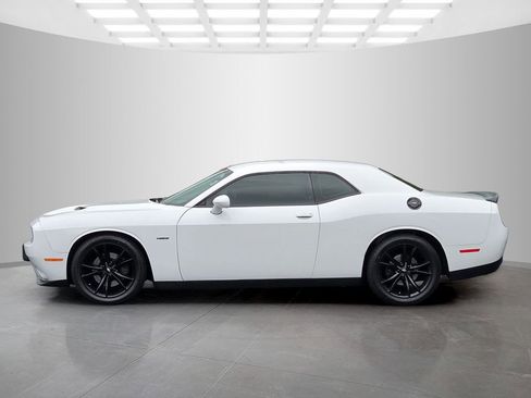 Used 2018 Dodge Challenger R/T w/ Blacktop Package RWD image 2