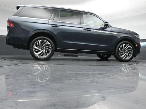 Certified 2025 Lincoln Navigator Reserve AWD/4WD image 45