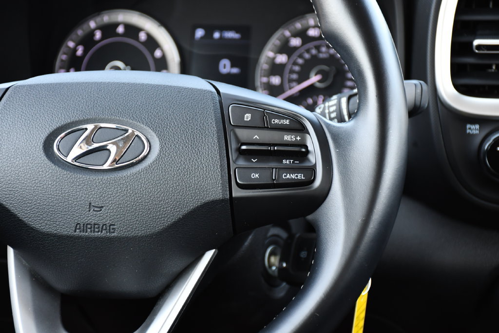 Used 2022 Hyundai Venue SEL FWD image 25