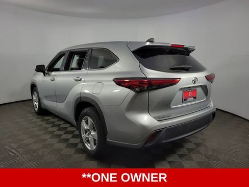 Used 2022 Toyota Highlander L image 6