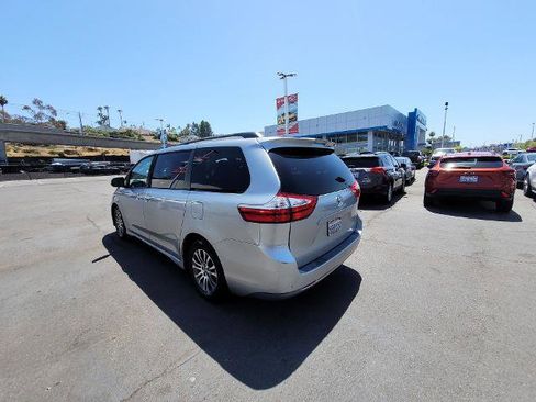 Used 2019 Toyota Sienna XLE FWD image 6