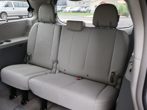Used 2013 Toyota Sienna Limited w/ Premium Pkg AWD/4WD image 21