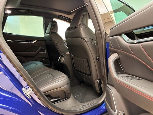 Used 2024 Maserati Levante GT Ultima image 28