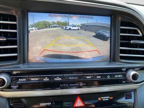 Used 2020 Hyundai Elantra Limited w/ Ultimate Package 03 FWD image 12