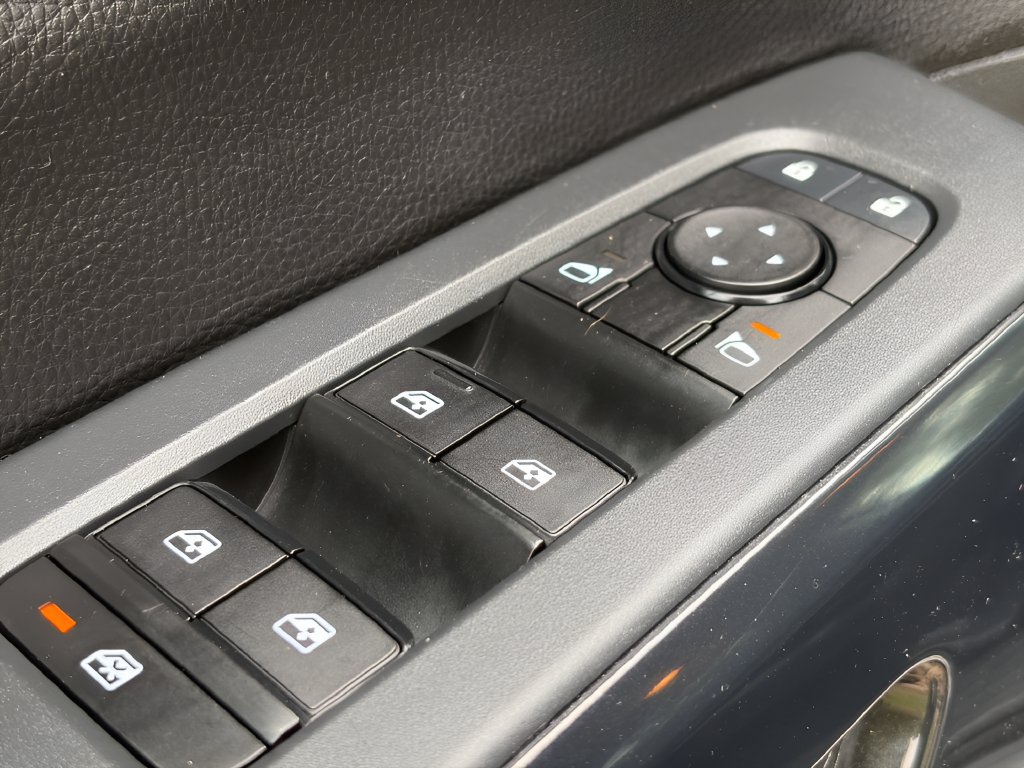 Used 2024 Nissan Pathfinder SV FWD image 15