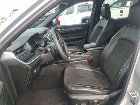 Used 2025 Jeep Grand Cherokee L Altitude image 19