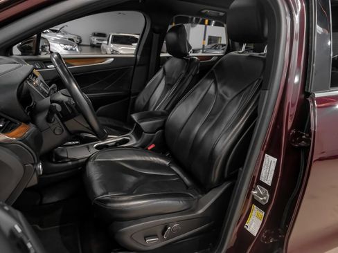 Used 2019 Lincoln MKC Select w/ Select Plus Package FWD image 40