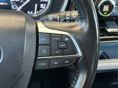 Used 2021 Toyota Highlander XLE AWD/4WD image 28