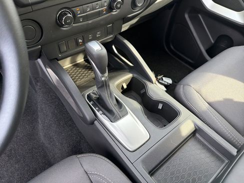 Used 2025 Nissan Frontier SV image 24