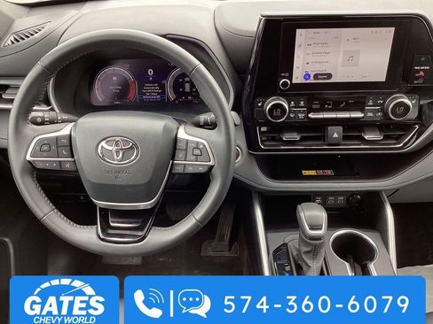 Used 2025 Toyota Highlander XSE AWD/4WD image 20