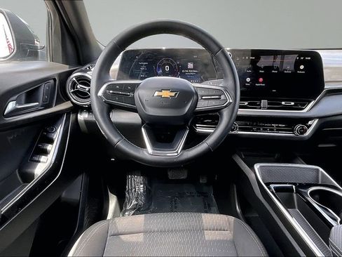 Used 2025 Chevrolet Equinox LT FWD image 5