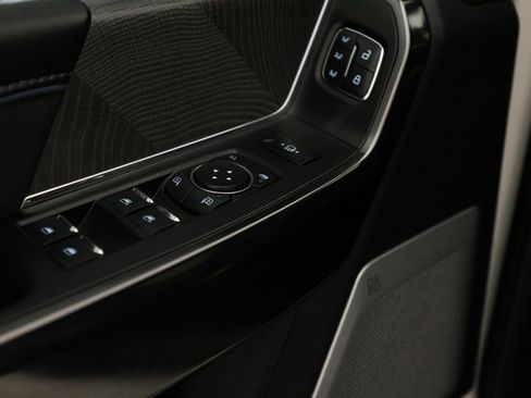 Used 2025 Ford F450 Platinum image 16