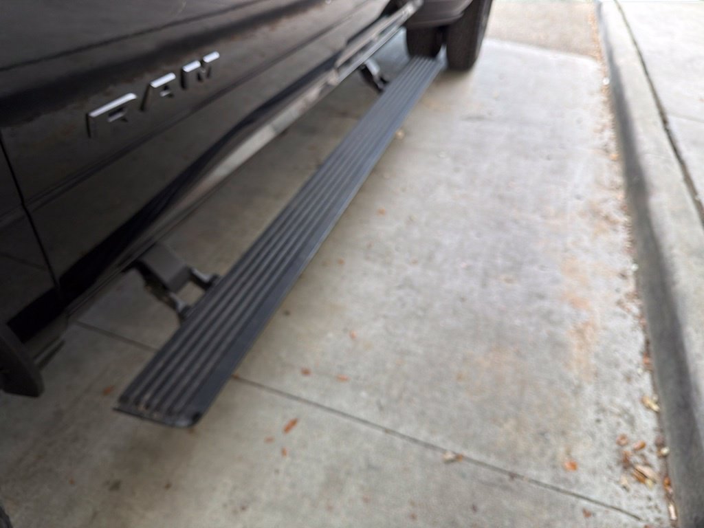 Used 2025 RAM 3500 Laramie AWD/4WD image 19