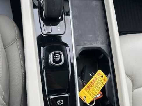 Used 2022 Volvo XC60 B5 Momentum w/ Climate Package image 15