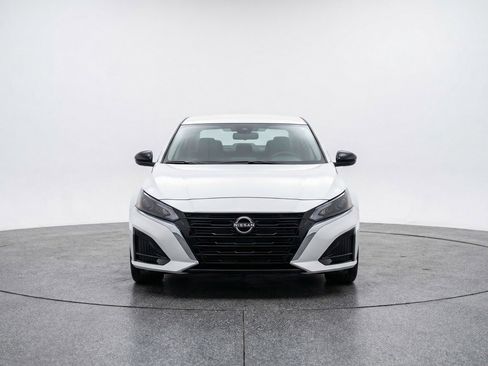 Used 2025 Nissan Altima 2.5 SV image 2