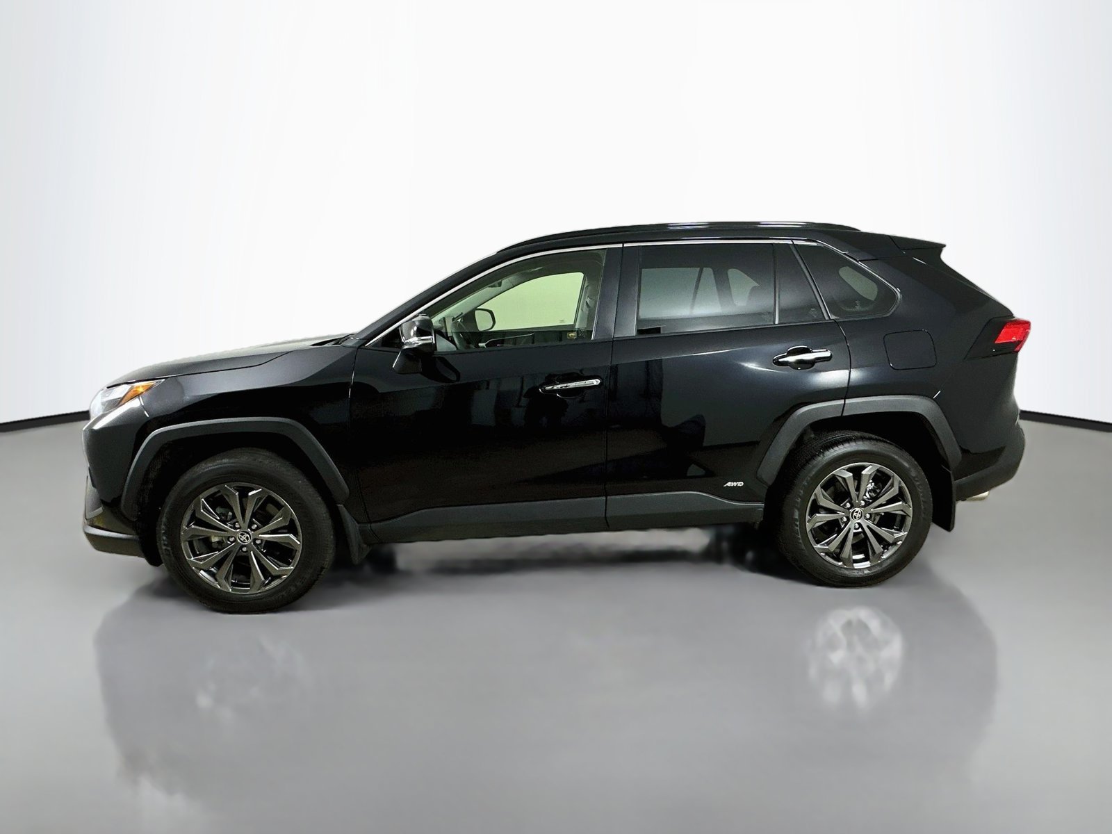 Used 2025 Toyota RAV4 Limited w/ Advanced Technology Package AWD/4WD image 8