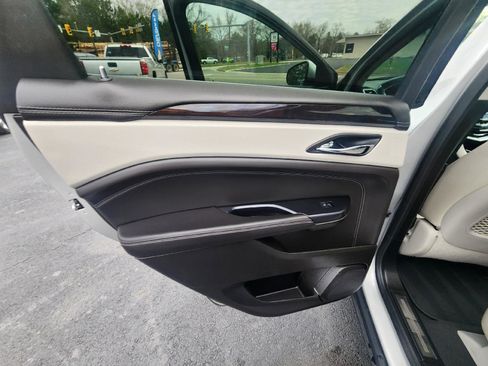 Used 2015 Cadillac SRX Luxury image 15