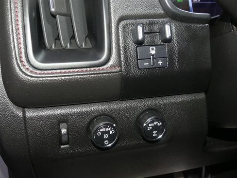 Used 2017 GMC Canyon SLE w/ All Terrain Package AWD/4WD image 27