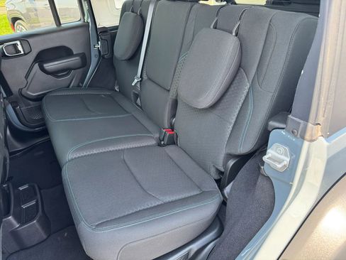 Used 2025 Jeep Wrangler Unlimited Rubicon 4xe AWD/4WD image 5