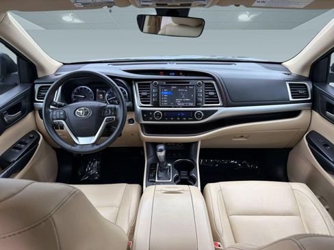 Used 2018 Toyota Highlander XLE AWD/4WD image 15