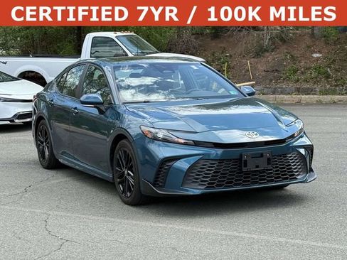 Used 2025 Toyota Camry SE w/ Convenience Package image 1
