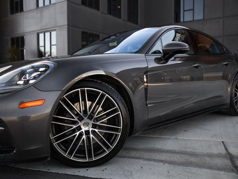 Used 2018 Porsche Panamera 4S image 7