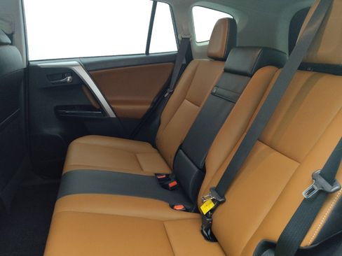Used 2016 Toyota RAV4 Limited AWD/4WD image 18
