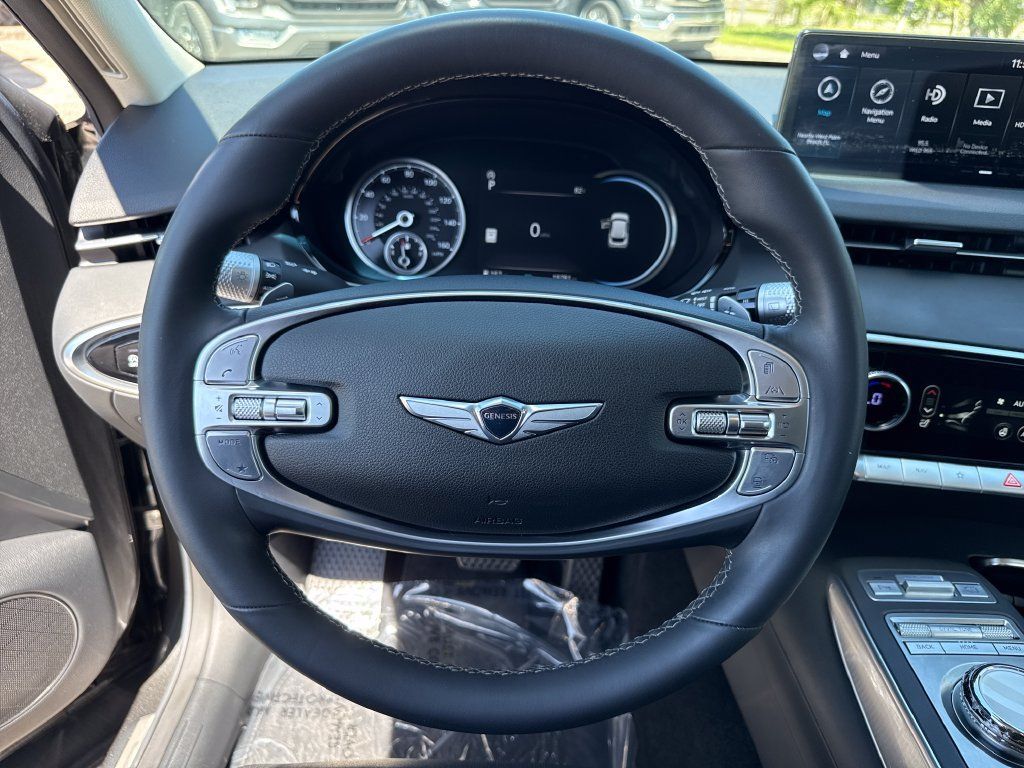 Used 2025 Genesis GV70 2.5T w/ Select Package AWD/4WD image 15