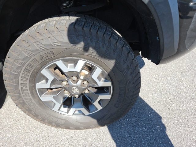 Used 2016 Toyota Tacoma TRD Off-Road AWD/4WD image 31