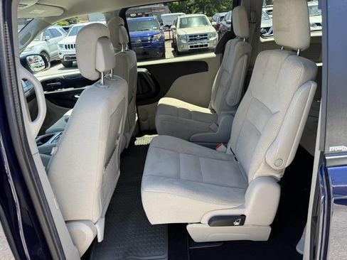 Used 2014 Dodge Grand Caravan SXT w/ UConnect Hands-Free Group FWD image 8