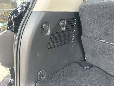 Used 2018 Nissan Armada SL w/ Moonroof Package image 16