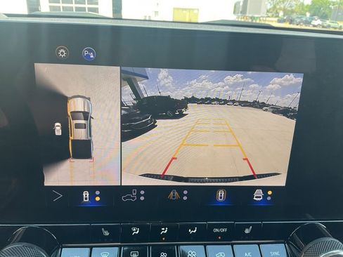 Used 2024 Chevrolet Colorado ZR2 w/ Technology Package image 16