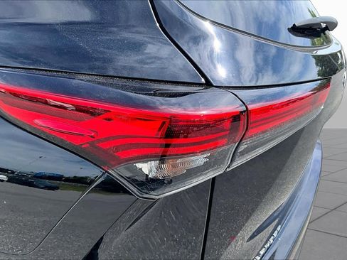 Used 2023 Toyota Highlander XLE AWD/4WD image 29