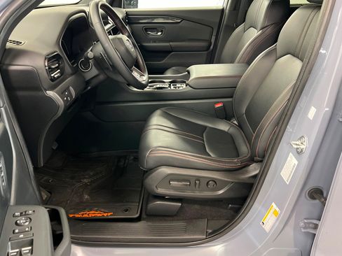 Used 2025 Honda Pilot TrailSport image 18